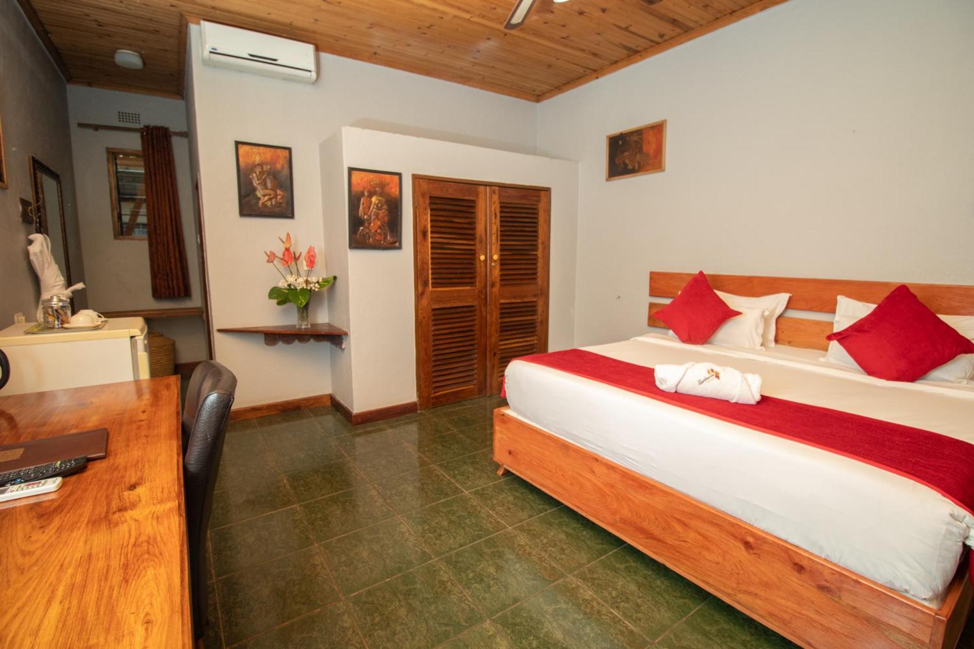Sherbourne Lodge Kitwe Extérieur photo